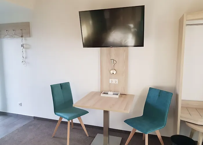 Hotel Boardinghouse Am Borkumkai Emden